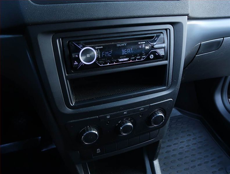Škoda Yeti (2011) 1.2 TSI, Serv.kniha, po STK - fotka 12 z 14