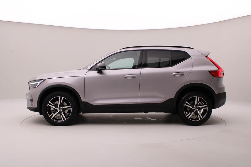 Volvo XC40 (2025) B3 AUT DARK PLUS - fotka 8 z 48