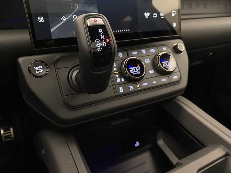 Land Rover Defender (2026) P635 OCTA BLACK AWD - fotka 34 z 74