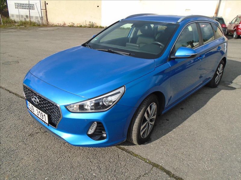 Hyundai i30 1,6 - fotka 8 z 36