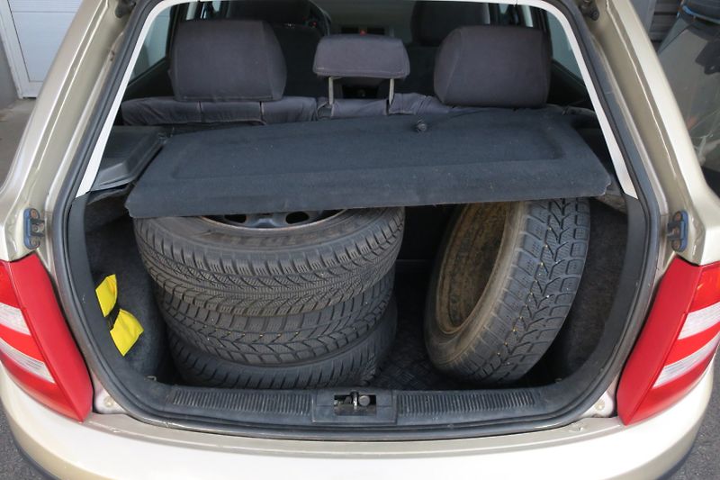 Škoda Fabia (2005) 1,2 47 kW Klima ČR STK do 7/28 - fotka 22 z 33