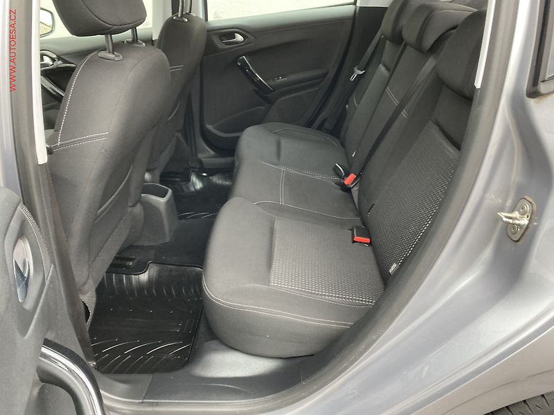 Peugeot 208 (2019) 1.2PT, Allure, navi - fotka 10 z 15
