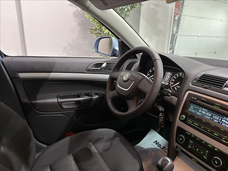 Škoda Octavia 1,4   TSI STYLE XENON SERVIS - fotka 18 z 35