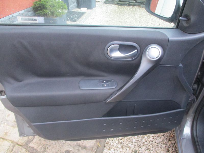 Renault Mégane 1.6i KLIMA - fotka 8 z 24