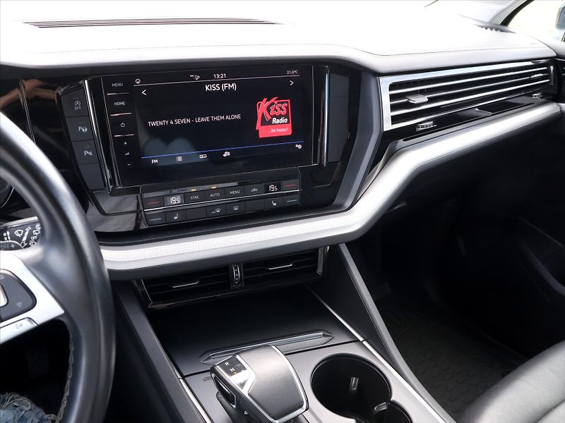 Volkswagen Touareg 3,0 TDI 170kW DSG 4M LED CZ - fotka 22 z 32