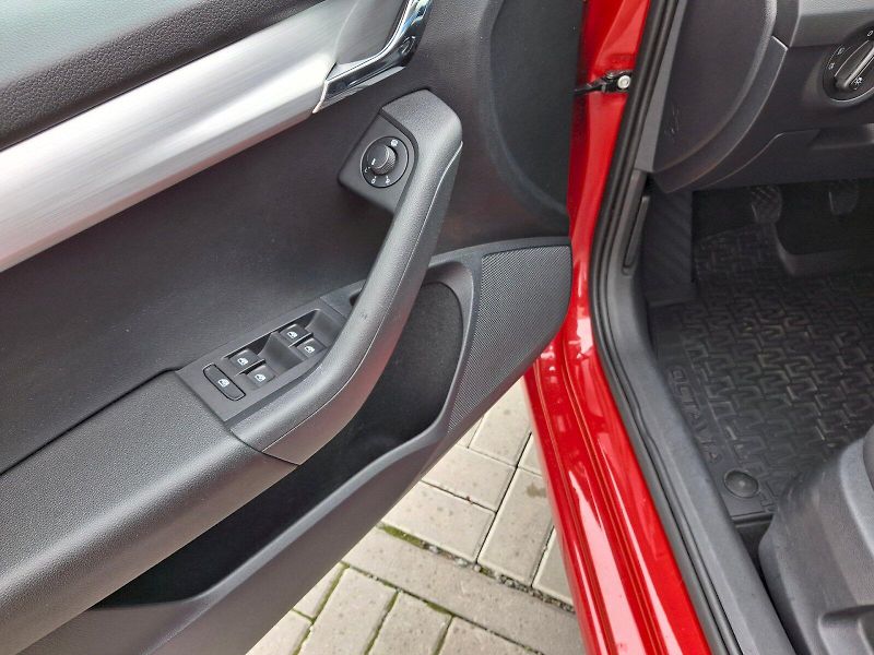 Škoda Octavia (2019) Ambition Plus 1,5TSi 110kW - fotka 25 z 33