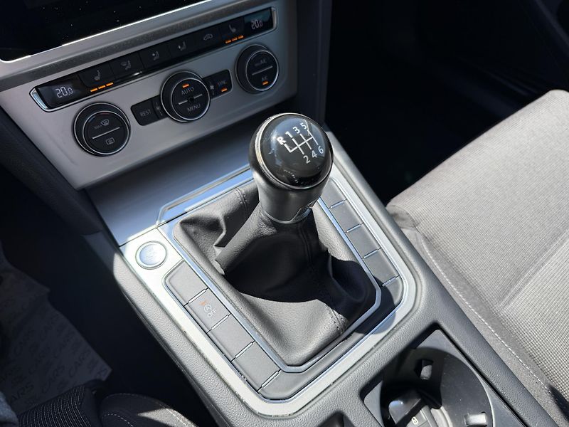 Volkswagen Passat 2.0 TDI VIRUTAL MASÁŽ SERVISKA - fotka 32 z 46