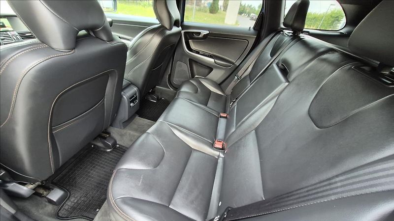 Volvo XC60 2,4 D5 140Kw Summum AWD AT DPH - fotka 10 z 22