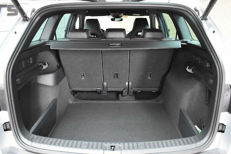 Škoda Kodiaq 2.0 TDI 4x4*SPORTLINE*TAŽNÉ*ČR - fotka 44 z 48
