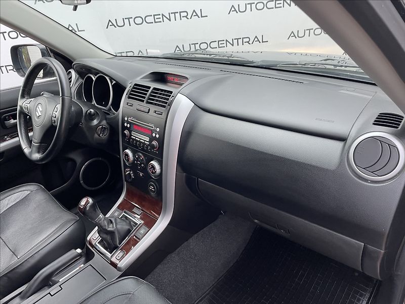 Suzuki Grand Vitara 2,0 i,103kW,4x4 - fotka 18 z 24