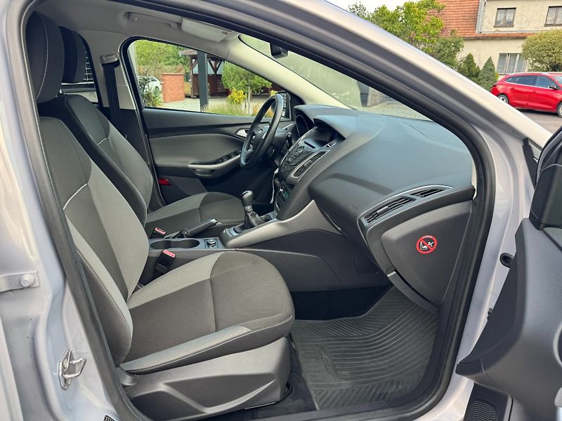 Ford Focus (2011) Trend 1.6 Ti-VCT - fotka 26 z 30