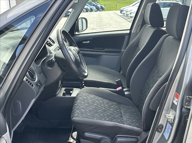 Suzuki SX4 2,0 DDiS 135PS  Style 4x4 - fotka 12 z 51