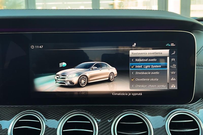 Mercedes-Benz Třídy E (2017) E63S AMG 4Matic+ V8 Biturbo - fotka 94 z 99