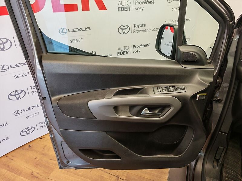Toyota ProAce City 1.2T 110k  Family - fotka 17 z 35