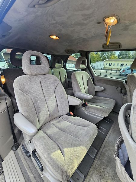 Chrysler Voyager 2.5 105kW 7 MÍST,TEMPOMAT - fotka 26 z 32