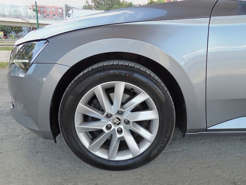 Škoda Superb 2.0TDI Style Serviska Tažné We - fotka 33 z 39