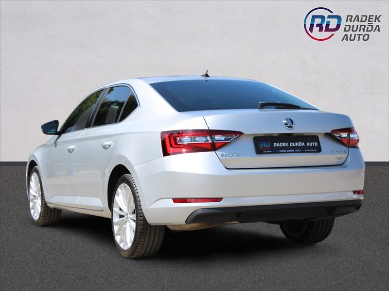 Škoda Superb 2,0 TDI  1.MAJ,A/T,4x4,STYLE - fotka 7 z 47