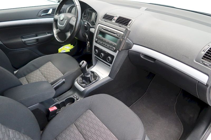 Škoda Octavia (2011) Ambiente Plus 1.4 TSI 90 kW - fotka 20 z 22