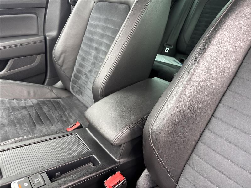 Volkswagen Passat 2,0 TDI 110kW BMT Highline - fotka 19 z 33