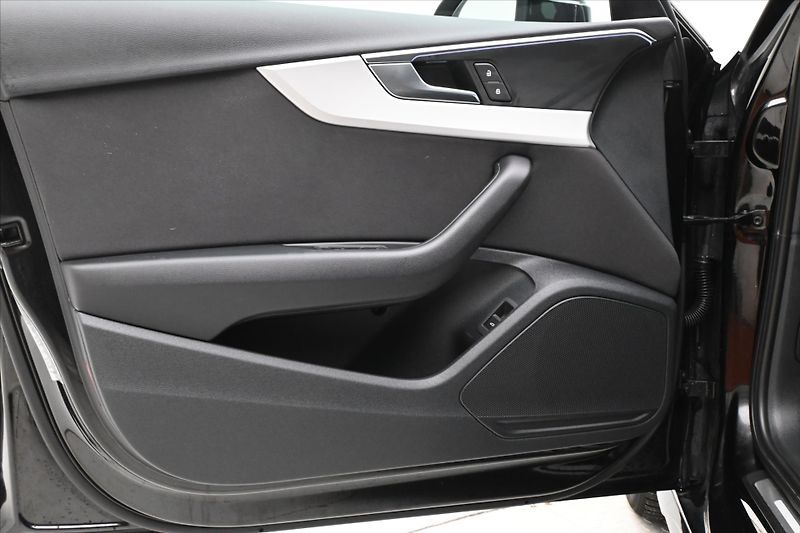 Audi A4 2,0 40TDI 150 kW S-Tronic Záru - fotka 26 z 34