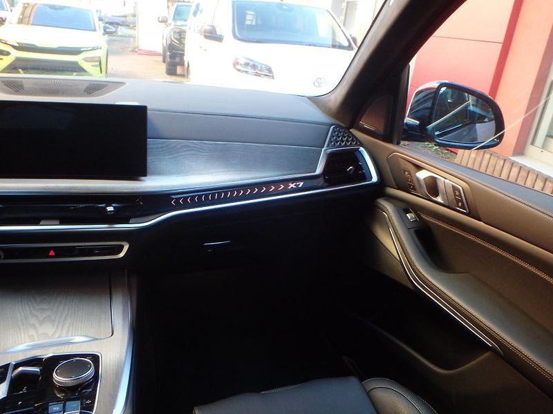 BMW X7 (2025) xDrive40d, INDIVIDUAL,xOffroad - fotka 20 z 30
