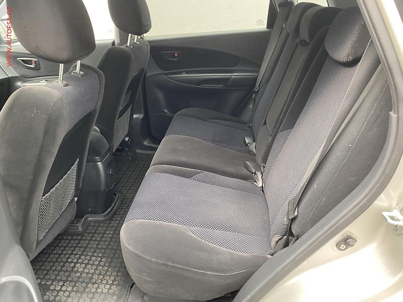 Hyundai Tucson (2008) 2.0i, AC, el. výbava - fotka 10 z 15