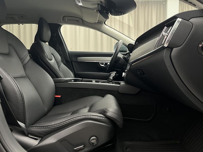 Volvo V90 T5 AWD PLUS AUT - fotka 17 z 44