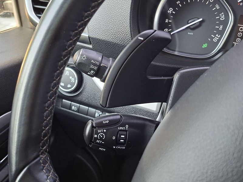 Peugeot Traveller LONG ALLURE 2,0 BHDI 180k EAT8 - fotka 21 z 30