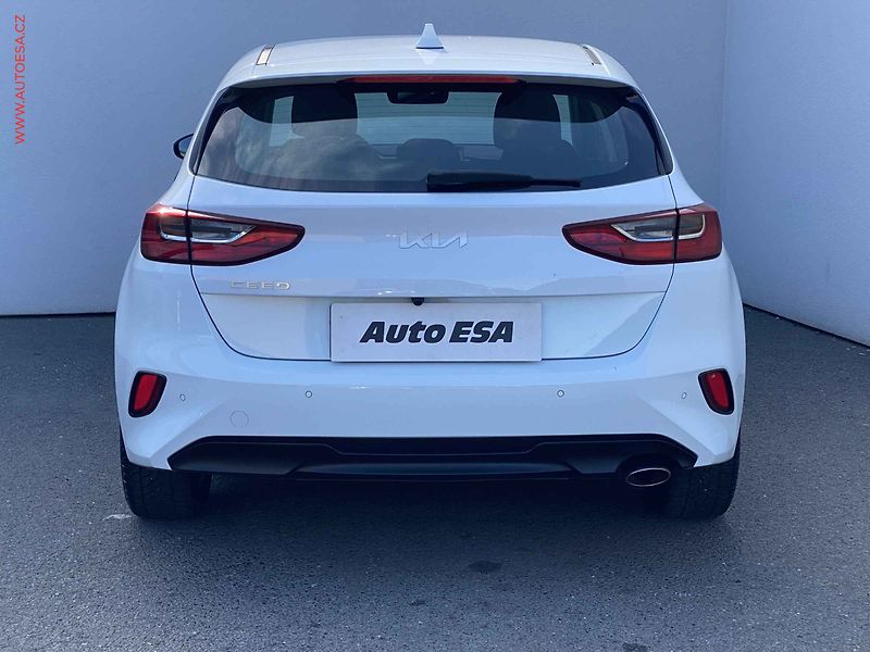 Kia Ceed (2023) 1.5 T-GDi, 1.maj,ČR, Spin - fotka 5 z 16