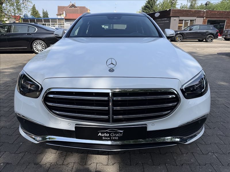 Mercedes-Benz Třídy E 300de 4Matic - fotka 2 z 34