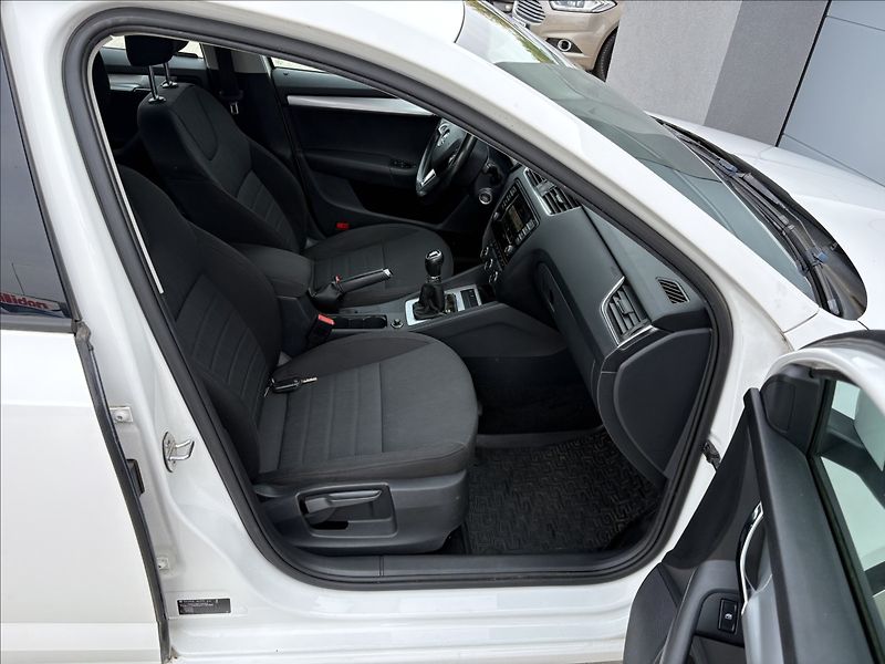 Škoda Octavia 2,0 TDI 110 KW MANUAL STYLE CZ - fotka 17 z 24