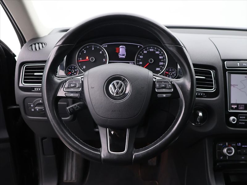 Volkswagen Touareg 3,0 TDI V6 193kW 4x4 Tažné - fotka 19 z 34