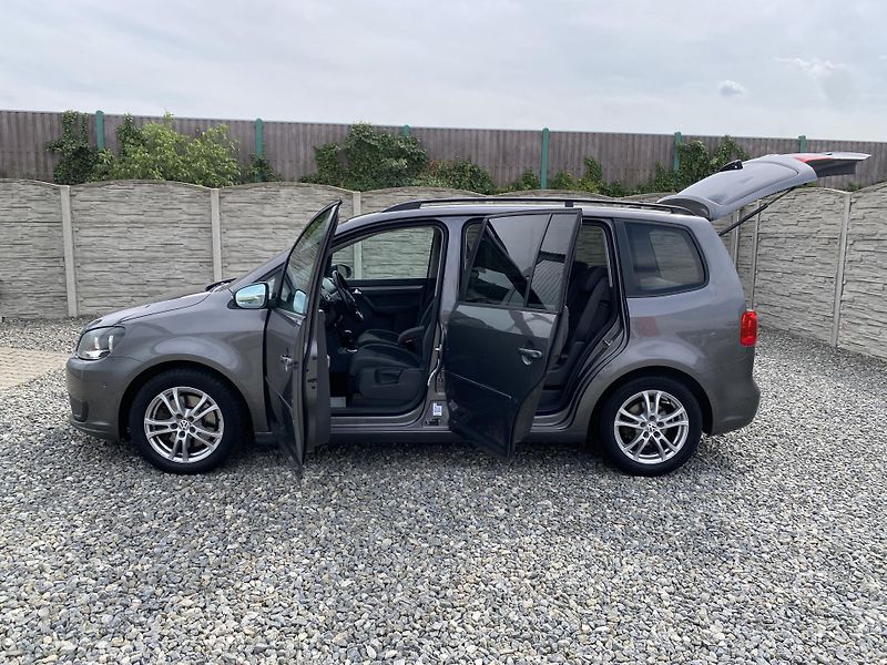 Volkswagen Touran 2.0TDi 140PS DSG TAŽNÉ - fotka 39 z 47