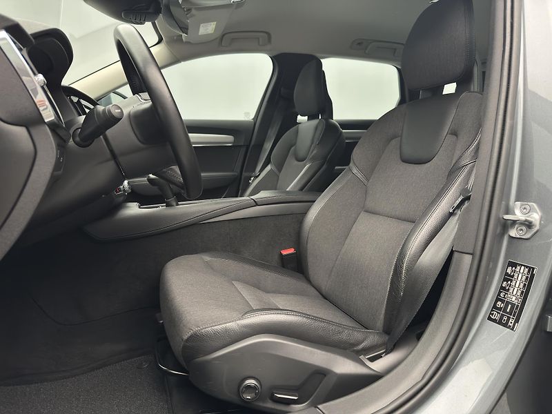 Volvo V90 D4 MOMENTUM PRO  - fotka 4 z 52