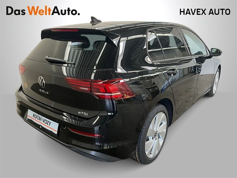 Volkswagen Golf (2025) 1.5 eTSI DSG People - fotka 2 z 4