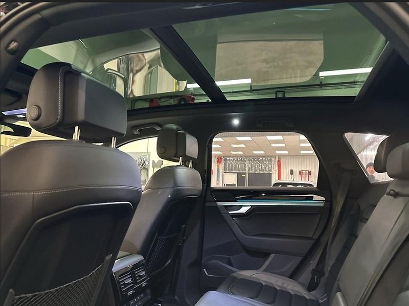 Volkswagen Touareg R eHybrid 3.0 V6 TSI - fotka 10 z 10
