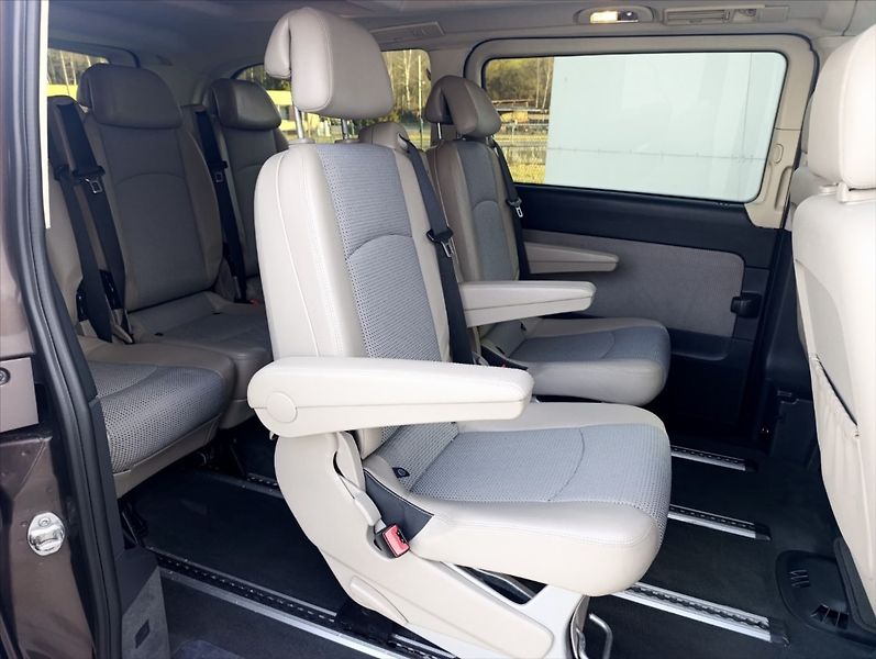Mercedes-Benz Viano 3,0 CDi Automat SPANÍ 7míst - fotka 26 z 31
