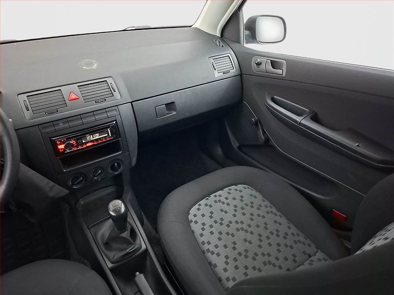 Škoda Fabia (2007) 1.2 12V, nová STK, slušný stav - fotka 8 z 13