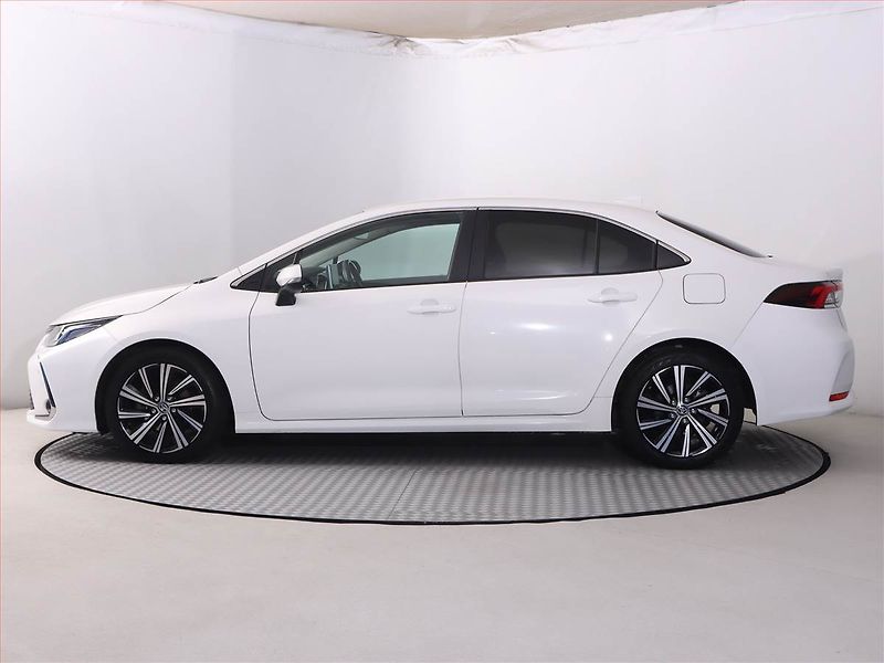 Toyota Corolla (2022) Comfort 1.8 Hybrid - fotka 3 z 21