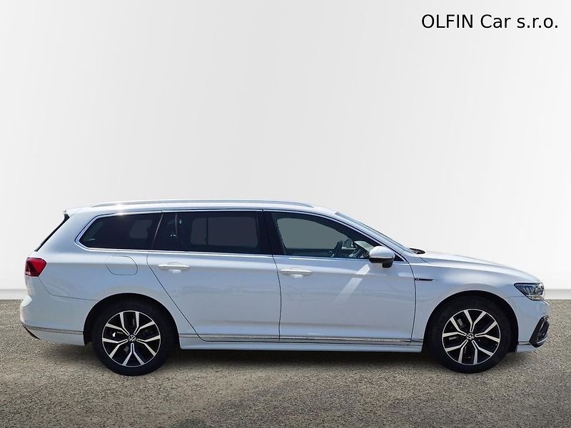 Volkswagen Passat Variant R-Line - fotka 6 z 31