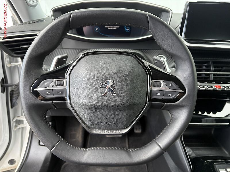 Peugeot 2008 (2022) 1.5 HDi, Allure, AT, LED - fotka 16 z 17