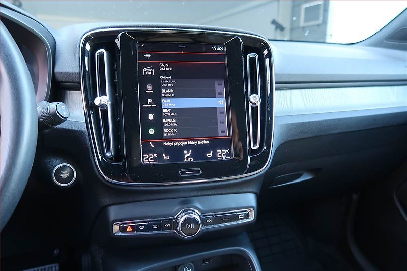 Volvo XC40 (2020) D3 AWD - fotka 12 z 22