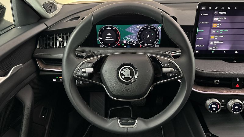 Škoda Superb 2.0 TDI DSG 4x4 L&K - fotka 9 z 35