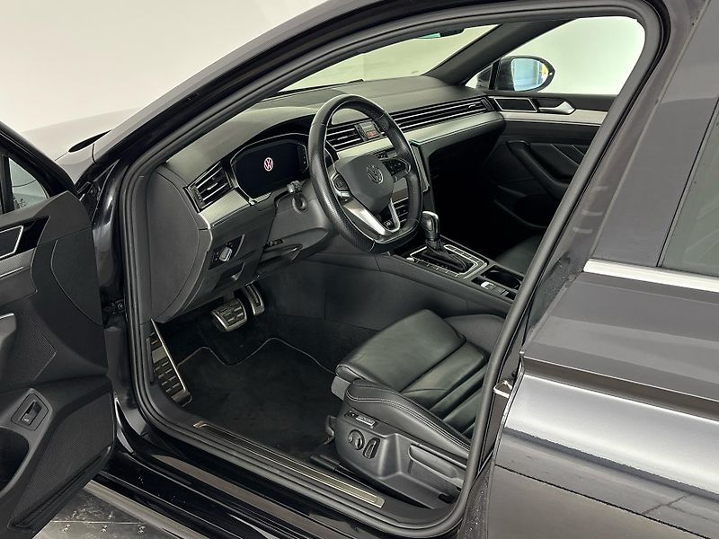 Volkswagen Passat R-LINE DSG - fotka 6 z 29