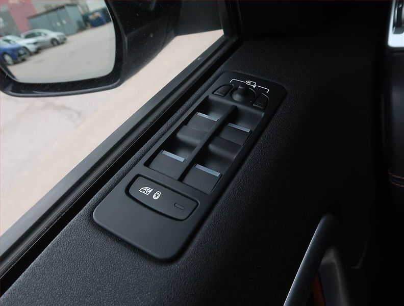 Land Rover Discovery Sport (2018) HSE TD4 - fotka 22 z 25