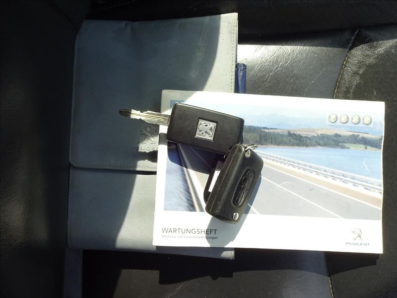 Peugeot 4007 2,2 HDI 115kW 4x4 - fotka 47 z 53
