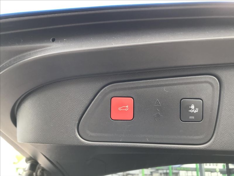 Peugeot 3008 1,5 1.5 BlueHDI 130 EAT8 96kw - fotka 24 z 27