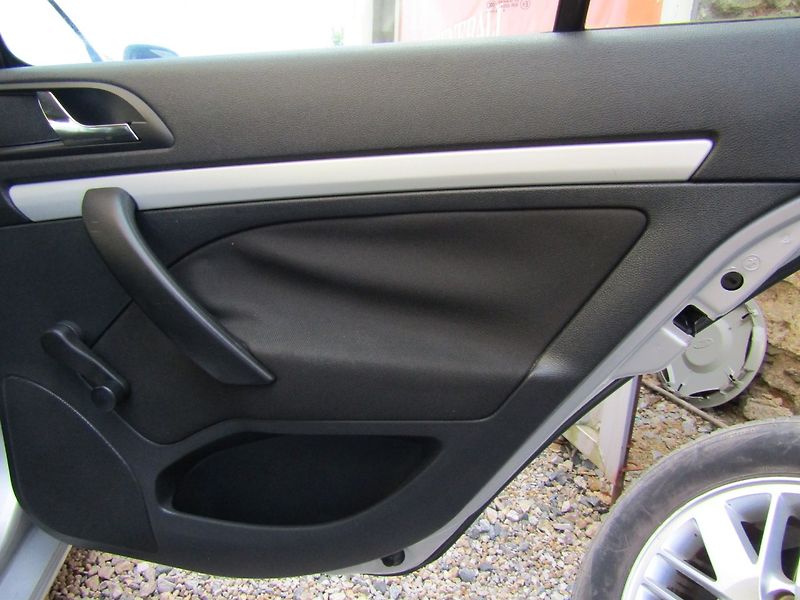 Škoda Octavia (2009) 1.9 TDI 77kW BXE BEZ DPF - fotka 23 z 36