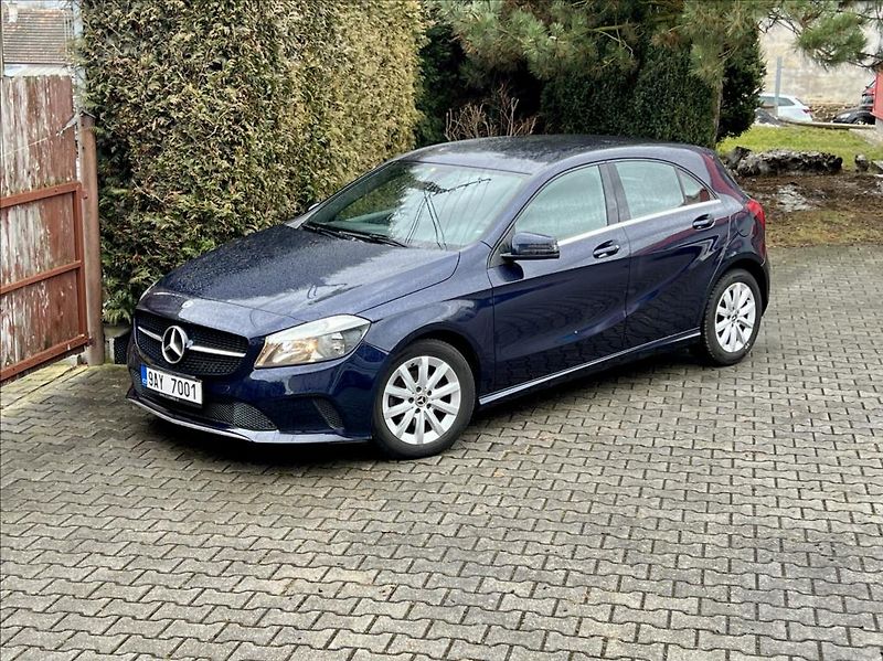 Mercedes-Benz Třídy A 180 d Sport automat - fotka 1 z 45
