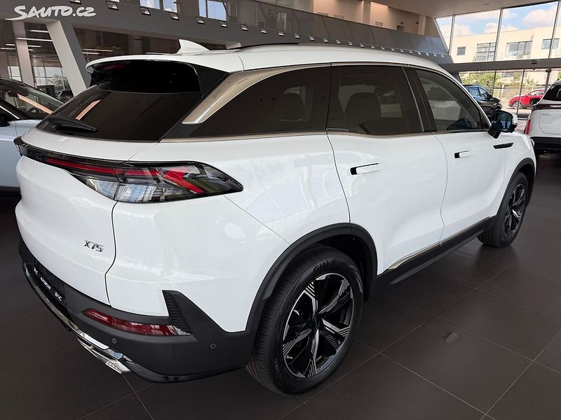 BAIC X75 (2025) ALL IN 130 kW Panorama DCT - fotka 7 z 28
